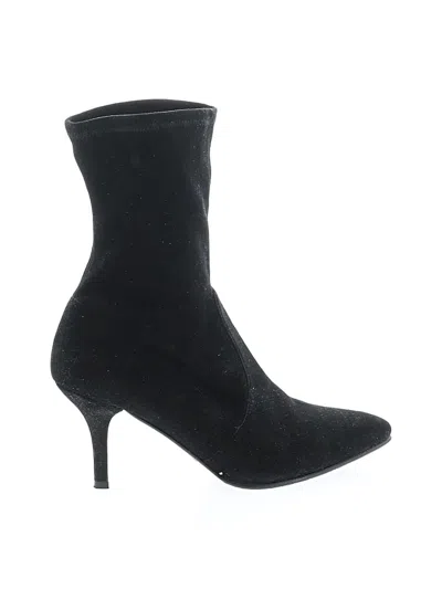 Pre-owned Stuart Weitzman Boots In Black
