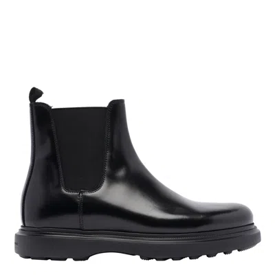 Stuart Weitzman Men's Amos Leather Chelsea Boots In Black