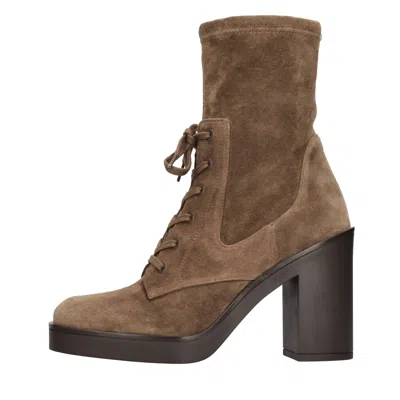 Stuart Weitzman Boots In Brown