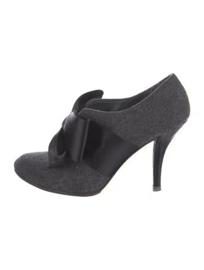 Pre-owned Stuart Weitzman Bow Accents Mules In Gray