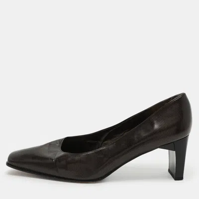 Stuart Weitzman Brown Textured Print Leather Pumps In Black