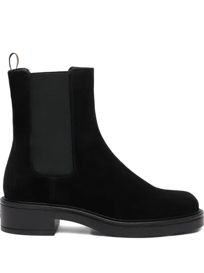 Stuart Weitzman Celia Chelsea Boots In Black