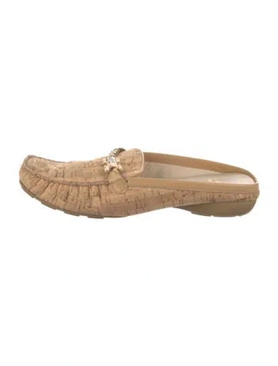 Pre-owned Stuart Weitzman Chain-link Accents Mules In Neutral