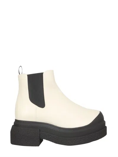 Stuart Weitzman Round Head Design And Ankle Boots In White