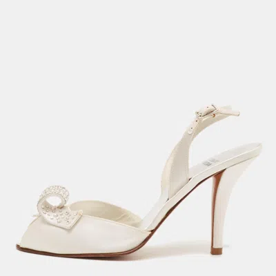 Pre-owned Stuart Weitzman Crystal Embellished Size 38.5 White Satin Slingback Sandals
