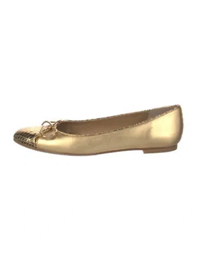 Pre-owned Stuart Weitzman Embossed Leather Bow Accents Ballet Flats