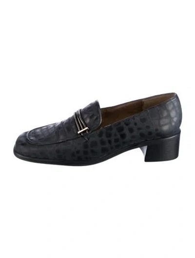 Pre-owned Stuart Weitzman Embossed Leather Loafers In Black