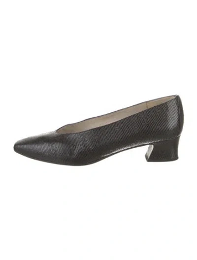 Pre-owned Stuart Weitzman Embossed Leather Pumps In Black