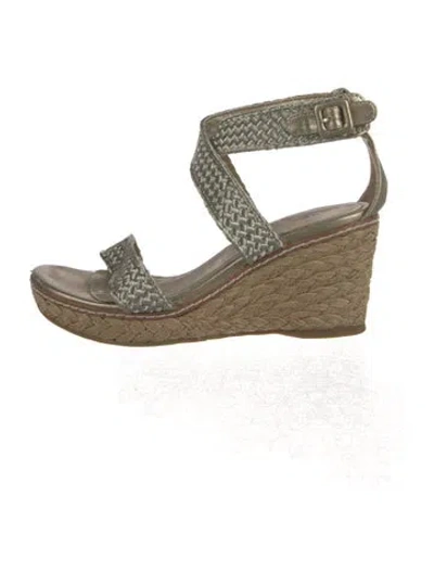 Pre-owned Stuart Weitzman Espadrilles In Gold