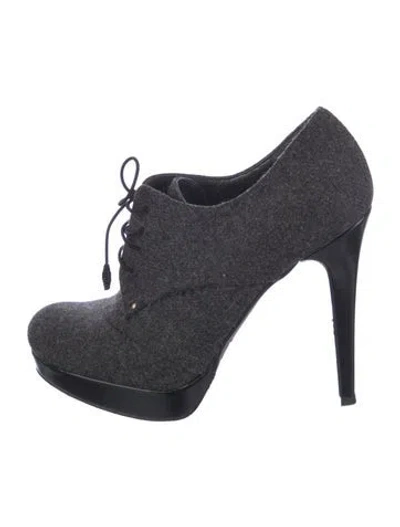 Pre-owned Stuart Weitzman Felt Pumps In Black