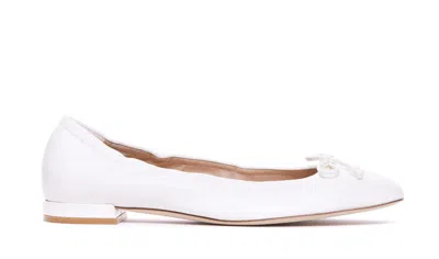 Stuart Weitzman Leather Bow Detail Round Toe Ballerina Shoes In White