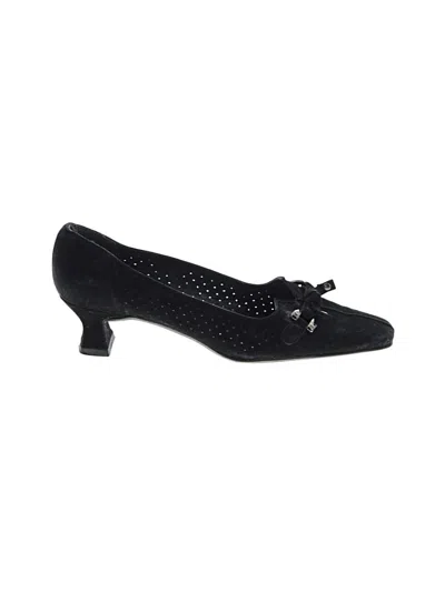 Pre-owned Stuart Weitzman Flats In Black