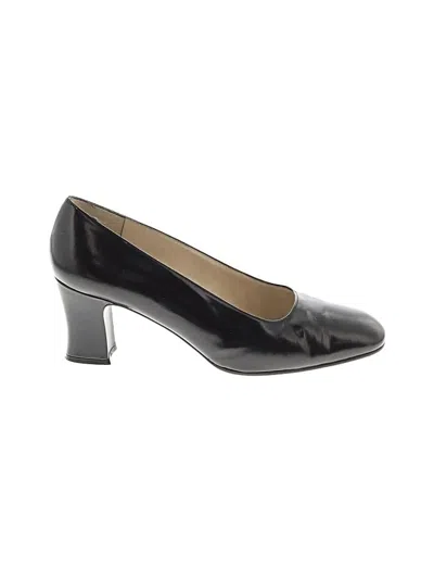 Pre-owned Stuart Weitzman Flats In Black