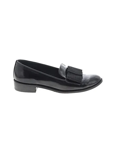 Pre-owned Stuart Weitzman Flats In Black