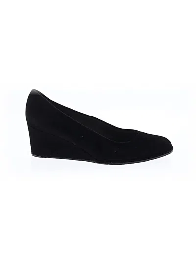 Pre-owned Stuart Weitzman Flats In Black
