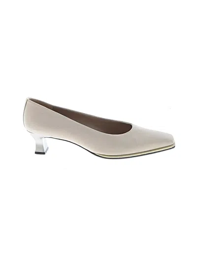 Pre-owned Stuart Weitzman Flats In Brown