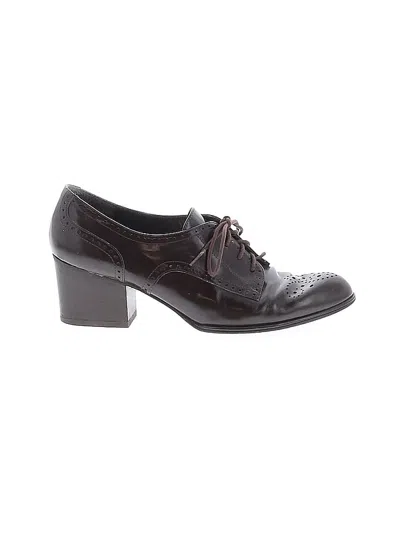 Pre-owned Stuart Weitzman Flats In Brown