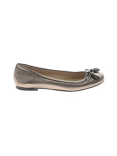Pre-owned Stuart Weitzman Flats In Brown