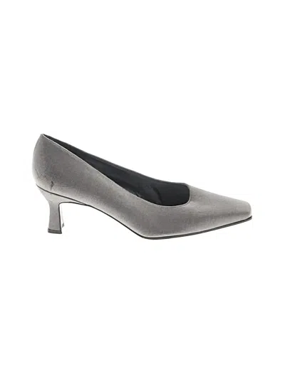 Pre-owned Stuart Weitzman Flats In Gray