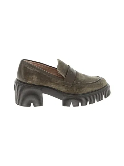 Pre-owned Stuart Weitzman Flats In Green