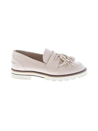 Pre-owned Stuart Weitzman Flats In Ivory