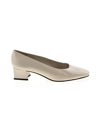 Pre-owned Stuart Weitzman Flats In White