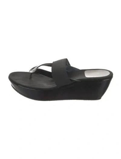 Pre-owned Stuart Weitzman Flip Flops In Black