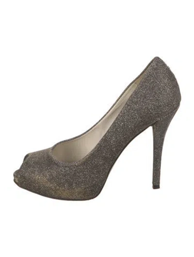 Pre-owned Stuart Weitzman Glitter Pumps In Silver