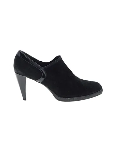 Pre-owned Stuart Weitzman Heels In Black