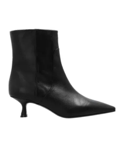 STUART WEITZMAN STUART WEITZMAN NAOMI POINTED-TOE ANKLE BOOTS
