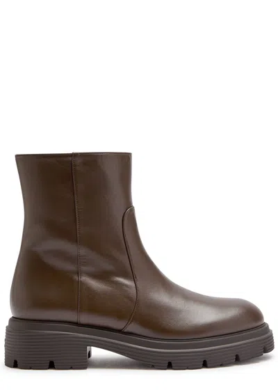 Stuart Weitzman Hudson Leather Chelsea Boots In Brown