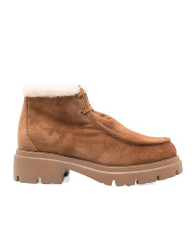 Stuart Weitzman Hudson Shearling Chukka Boots In Brown