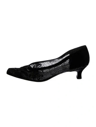 Pre-owned Stuart Weitzman Lace Lace Pattern Pumps In Black