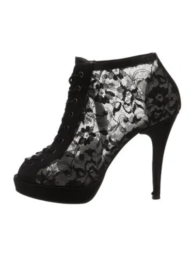 Pre-owned Stuart Weitzman Lace Lace Pattern Pumps In Black