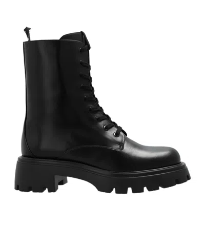 Stuart Weitzman Lacing Short Boots In Black