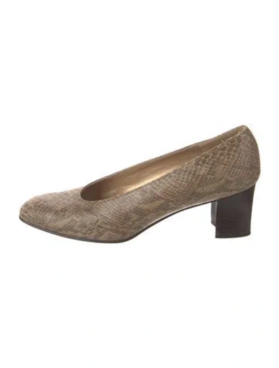Pre-owned Stuart Weitzman Leather Animal Print Pumps In Neutral