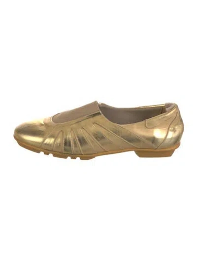 Pre-owned Stuart Weitzman Leather Ballet Flats In Gold