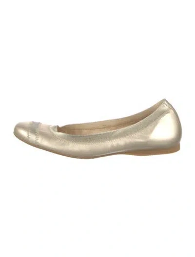 Pre-owned Stuart Weitzman Leather Ballet Flats In Gold