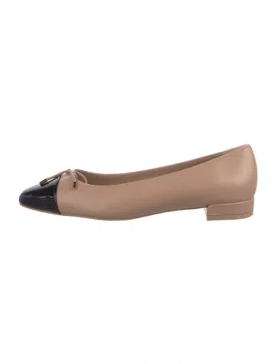 Pre-owned Stuart Weitzman Leather Ballet Flats In Neutral