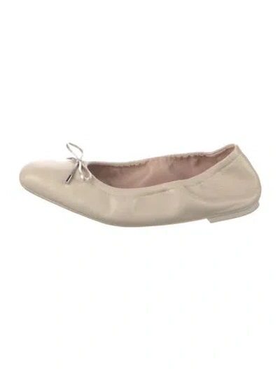 Pre-owned Stuart Weitzman Leather Ballet Flats In Neutral