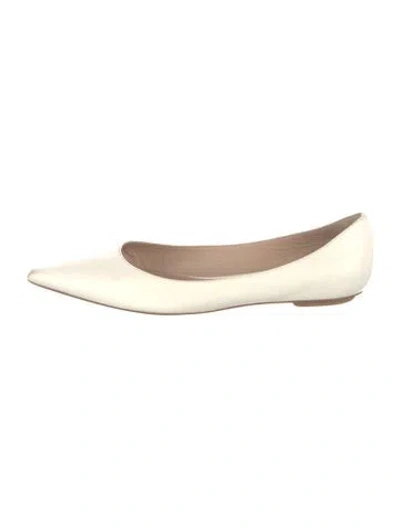 Pre-owned Stuart Weitzman Leather Ballet Flats In Neutral