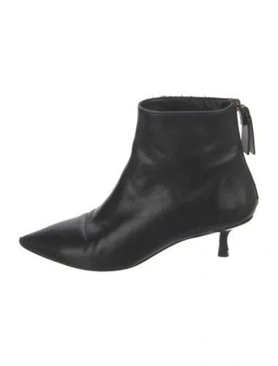Pre-owned Stuart Weitzman Leather Boots In Black