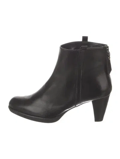 Pre-owned Stuart Weitzman Leather Boots In Black
