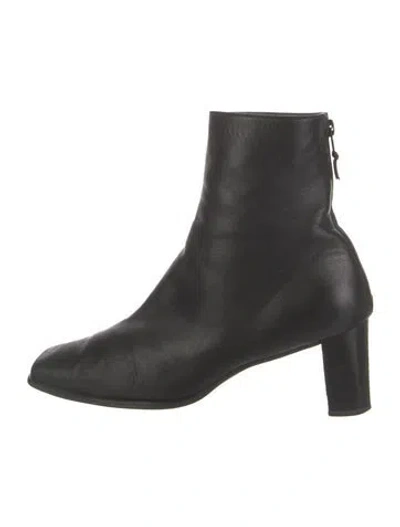 Pre-owned Stuart Weitzman Leather Boots In Black