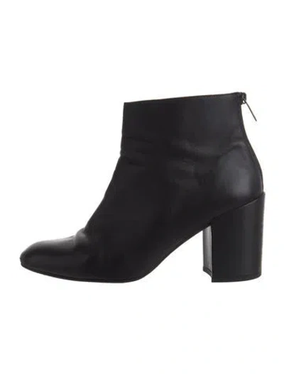 Pre-owned Stuart Weitzman Leather Boots In Black