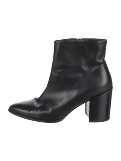 Pre-owned Stuart Weitzman Leather Boots In Black
