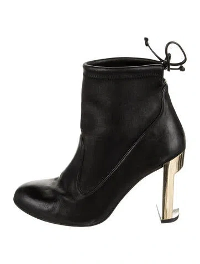 Pre-owned Stuart Weitzman Leather Boots In Black