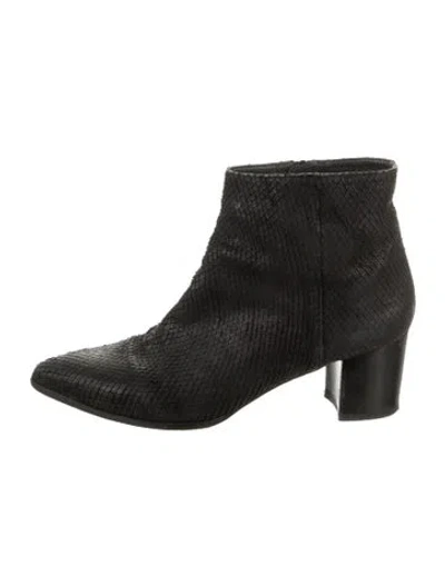 Pre-owned Stuart Weitzman Leather Boots In Black