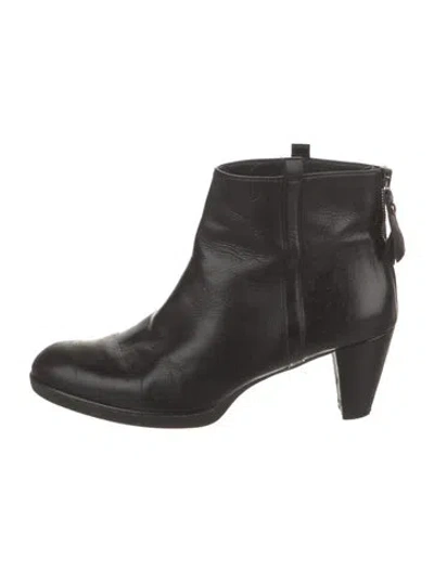 Pre-owned Stuart Weitzman Leather Boots In Black