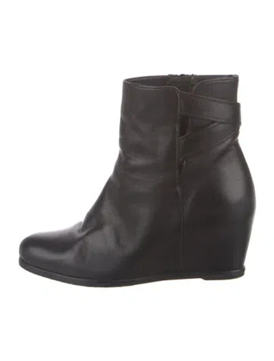 Pre-owned Stuart Weitzman Leather Boots In Black